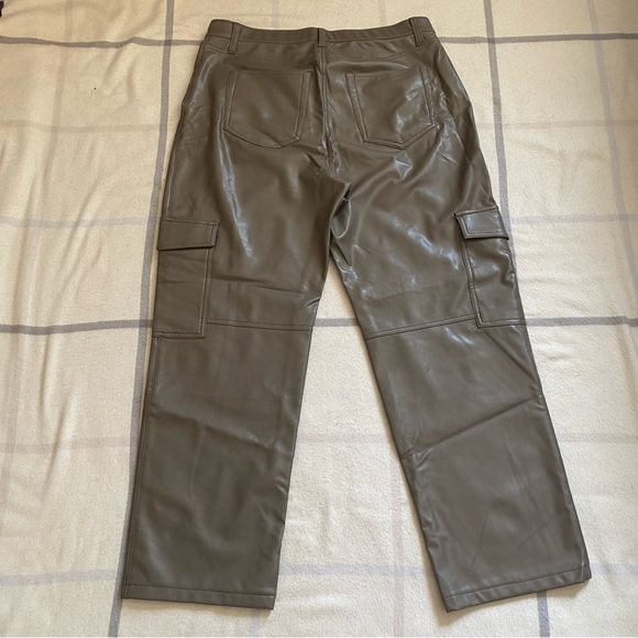 Abercrombie & Fitch High Rise Curve Love Vegan Leather Cargo Pants - Picture 2 of 13